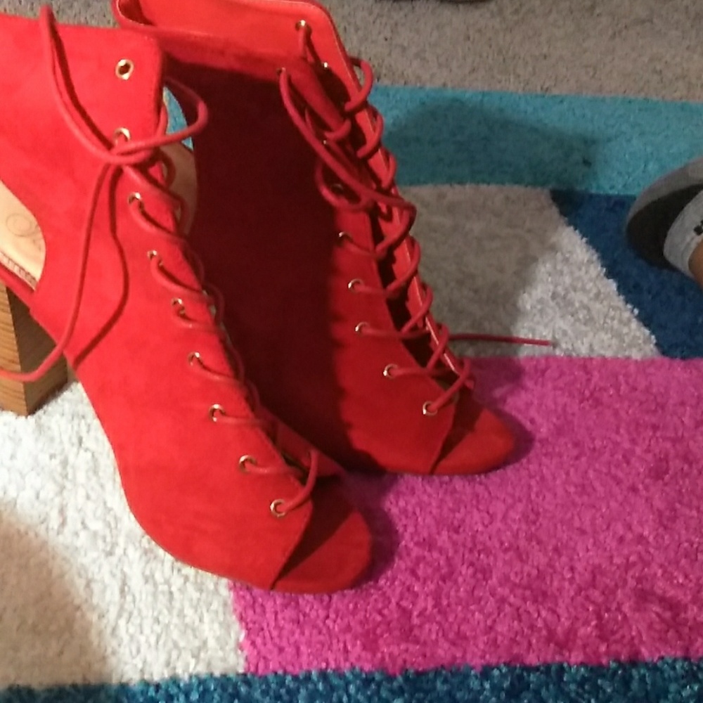 Shoes - Picture 4 of 4